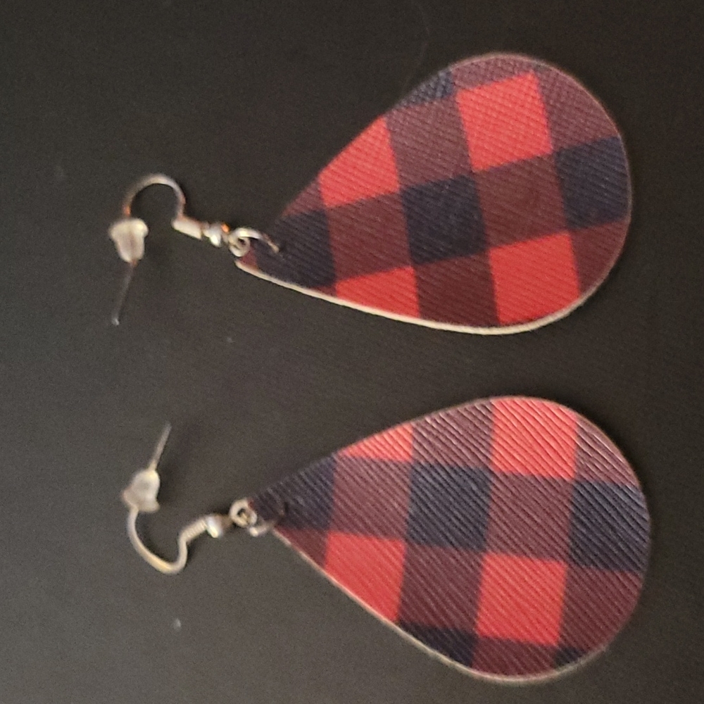 Womens red and black plaid light weight earrings